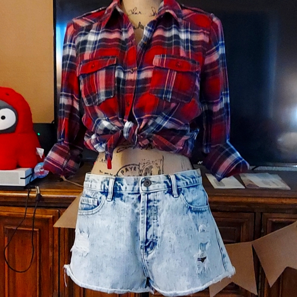 FOREVER 21 JEAN SHORTS, DENIM DAISY DUKES DISTRESSED